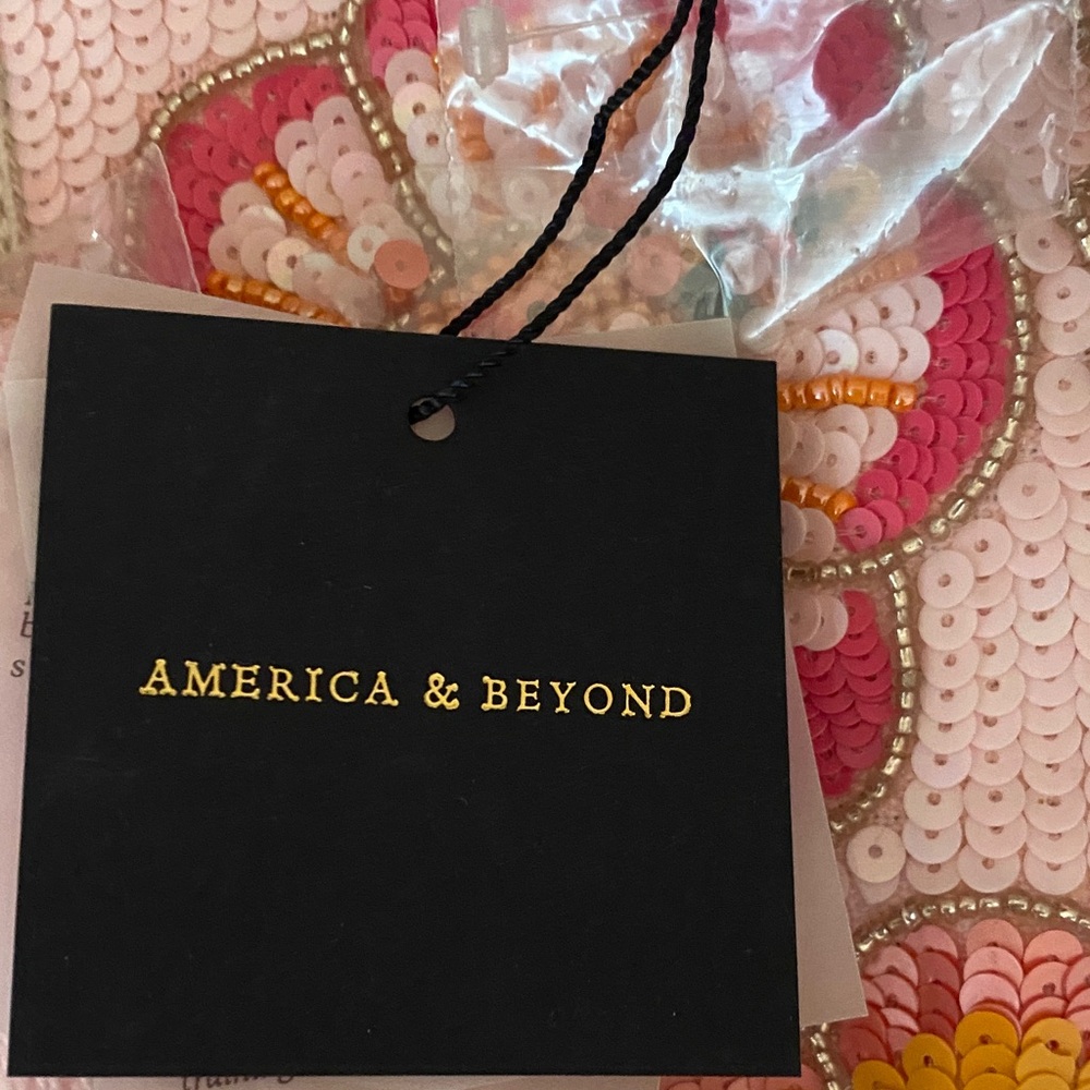 America $ Beyond Vibrant Floral Embroidered Tote Bag and pouches (3) - Picture 14 of 15